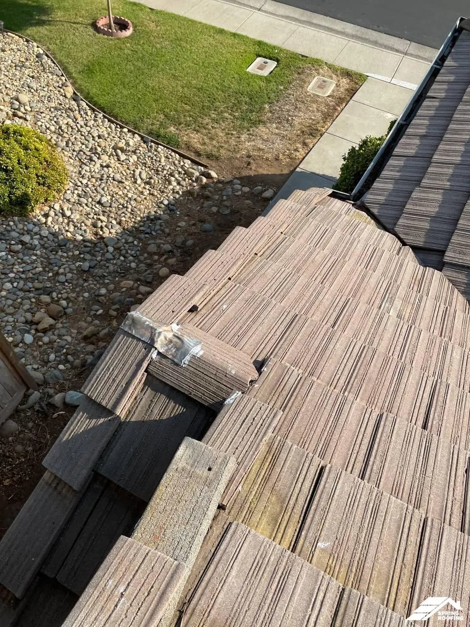 Roof Repair — Roof Tile Repair on the Eaves (5)